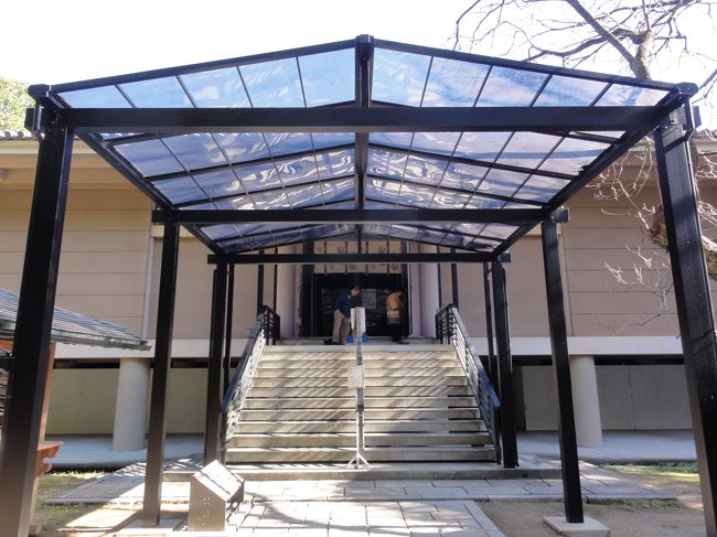 「新宝蔵」　です。