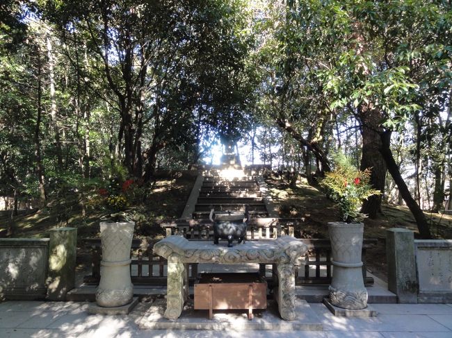 「開山御廟」　に着きました。<br /><br /><br />「鑑真の墓所」　です。