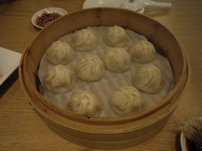 キター、小籠包（１９０元）〜！！<br />これを食べに台湾に行くと言っても過言ではないよね〜。<br />ほかのお店よりちょっと割高と思うかもしれないけど、本物を味わおうよ！