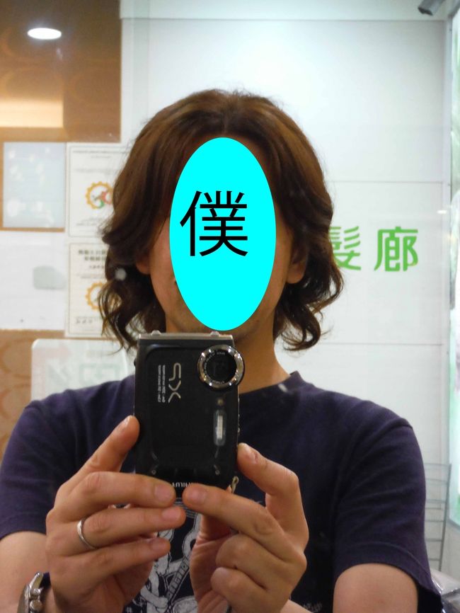 ブローしてもらった後はサラッサラです。<br />僕はコテでクルクルにセットしてもらいました☆<br /><br />あ、この写真に写っているカメラは今回から導入しました。<br />雨の多い台湾で活躍するかな〜と思い、防水タイプにしてみました(^-^)
