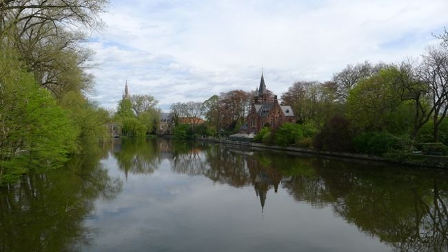 その後は、ホテルをチェックアウトして、途中で「愛の湖公園」を通って駅に向かう。水面に反射した景色がとても美しいんですね。<br /><br />しかし「愛の湖」って…。もう少し違う呼び名はないもんでしょうか？そのネーミングに昭和のニオイを感じるのは自分だけ!?