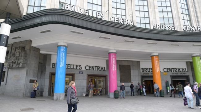 ブルージュを出て、12時にブリュッセル中央駅に到着。14時30分には空港に着きたいので、ブリュッセルで観光できるのは約２時間くらいしかない（涙）。<br /><br />ベルギー観光はどこもタイトすぎた。失敗した〜。