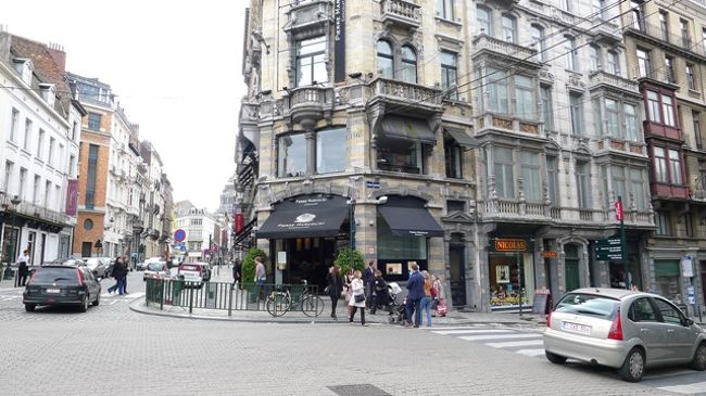 お土産を買いに「ピエール・マルコリーニ」へ。ここのチョコレートはコクがあって本当に美味しくて、たまに日本でも買っている。やっぱり、本場で買うとぜんぜん安いのだ\\\