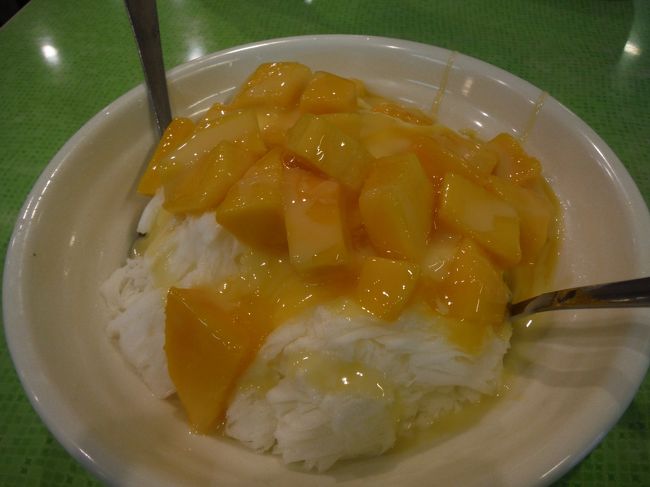 「冰讚」はマンゴーかき氷の有名店の中でも、コストパフォーマンスで群を抜いていると思うよ☆<br /><br />若いカップルで行くというよりは、子ども連れで行くような・・・<br />アットホームな温かい雰囲気があるんです。<br /><br />