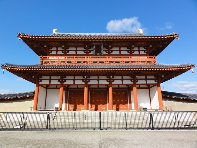 「五間三戸の二重門」　。