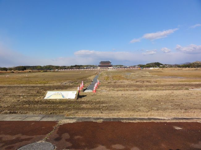 距離があるので　「大極殿」　は行かないと判断。<br /><br /><br />どうせ開いてないだろう・・・<br /><br /><br />※　「年末年始」　は　「休園」　でした。