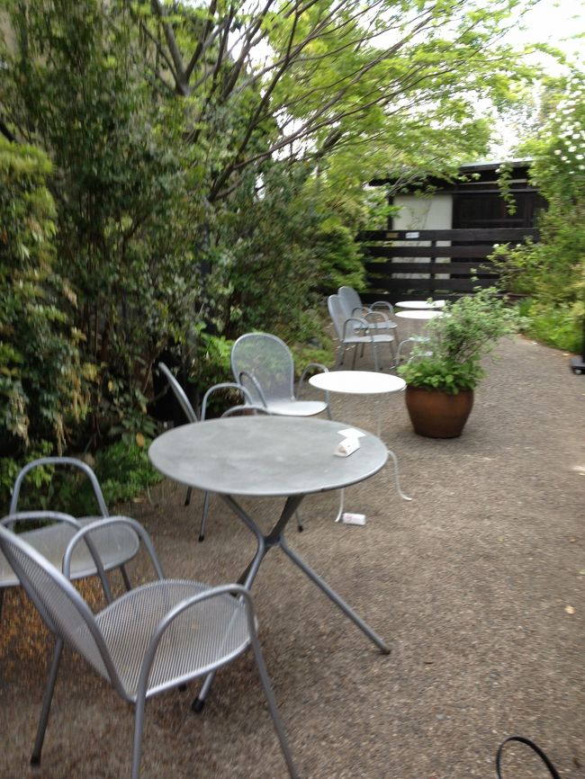 観光後は元興寺旧境内につくられたという奈良町散策。ここはレストラン、