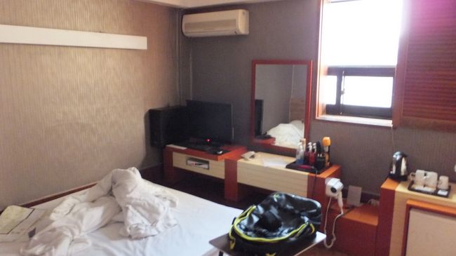 ２０時頃ホテル到着。<br />一泊５００００ウォン、約５０００円。