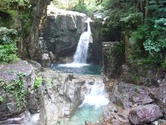 竜神の滝（落差12m）。
岐阜県の名水50選に選ばれているそうです。