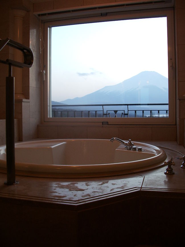 富士山の見える大きなお風呂に4人で入るの巻。