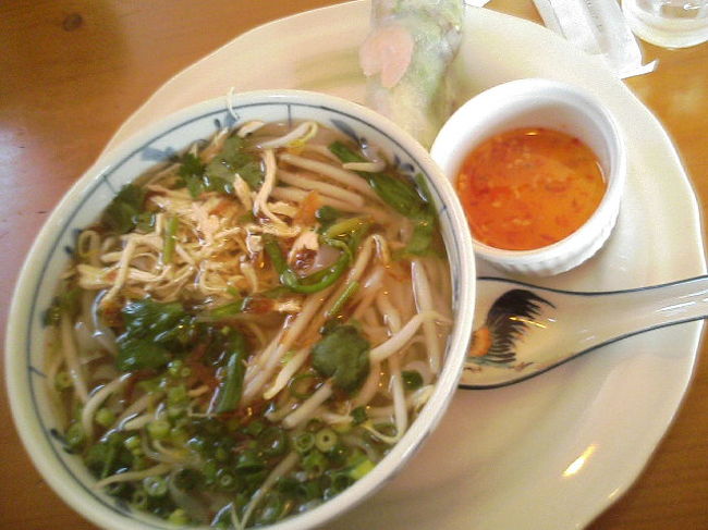 素晴らしい部屋に宿泊ですが、お昼からはドライブ！<br />山中湖方面から河口湖方面に移動してお昼ごはん。<br /><br />住宅地にひっそり佇むフォーの美味しい店に。<br />（残念ながら今は閉店されててクチコミで紹介ができないよ）<br /><br />なんだかんだとドライブを楽しんだ後は、夜のことも考えて酒とつまみを買い込み、ホテルへ戻るのでした。