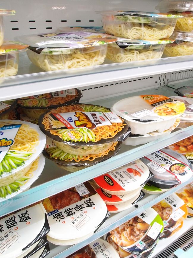 麺類お弁当類も日本とは違う。<br />全部試してみたい！！