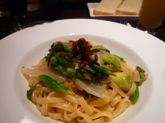 こちらは私。<br />「奈良産野菜たっぷりの“Pasta大和”リングイーネ・十津川ゆべしを添えて」というもの。<br /><br />この「十津川ゆべし」とは？と伺うと、柚子の中に甘味噌を入れて乾燥させたもので、ほんのり甘いとのこと。<br /><br />確かに、この野菜の中で時々ほんのりと甘いゆずの香りが口の中に広がって、こちらもおすすめです。