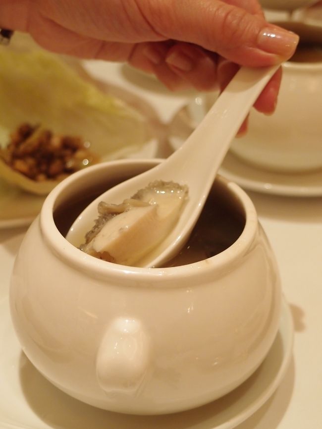 佛跳牆キター<br />乾物からでるお出汁が素晴らしい。<br />スプーンにのっているのはアワビですのよ。