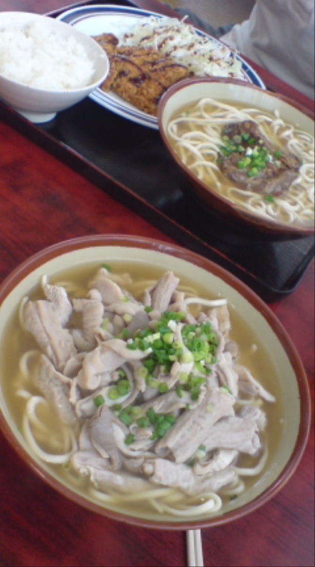 なかみそば。<br /><br />沖縄そばの具がモツ。