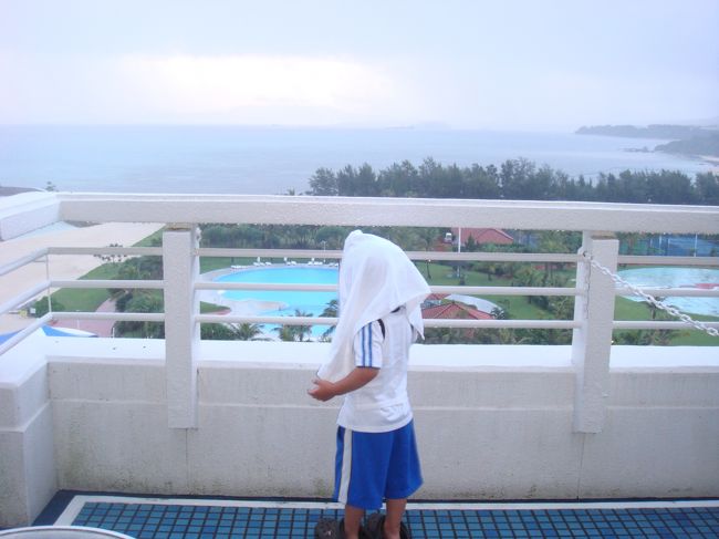 梅雨は明けてもスコールみたいに雨が降る日も。