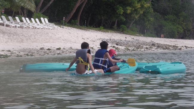 カヌーを借りていきます。<br /><br />１時間無料。時間はアバウト。