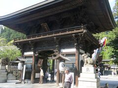 寄り道を繰り返しながらも、本日の目的地近江八幡に到着〜。
まずは近江八幡の氏神様と言える日牟禮八幡宮を散策。