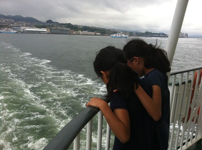 宮島口からフェリーにのります。<br /><br />果実の森（河内ＩＣ）から宮島口まで１時間半くらいでした。