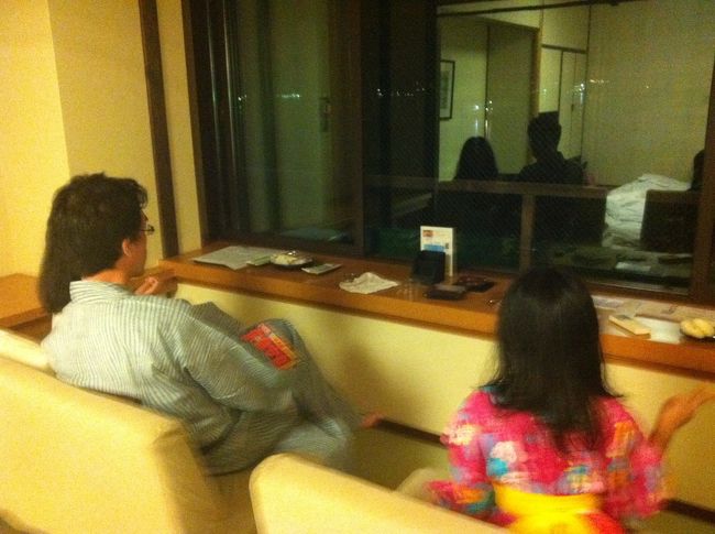 地下１階がお風呂です。<br />露天はありませんが、くつろげました。<br /><br />そのあと、お部屋で　夜景をみながら風呂上がりのさくらんぼ。