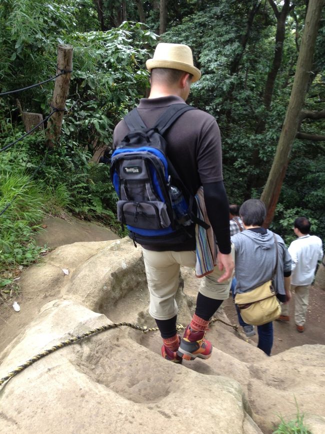 さすが鎌倉！人が多い。<br /><br />前回の玄岳は２組としかすれ違わなかったんだけどね〜