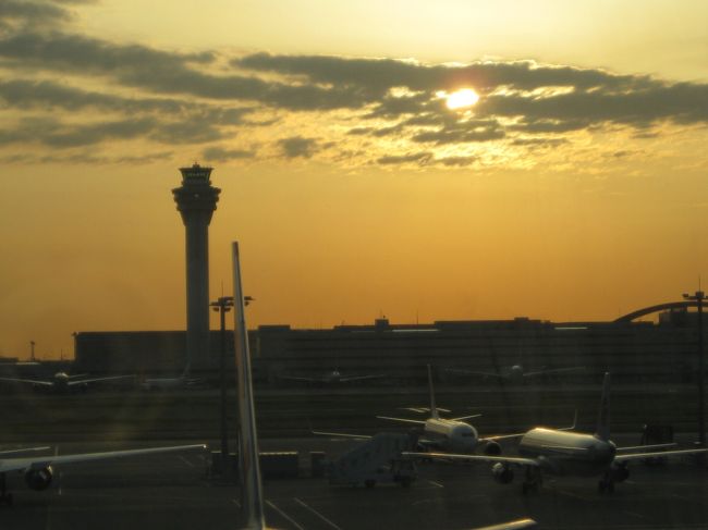 朝いちの飛行機でソウルへ出発