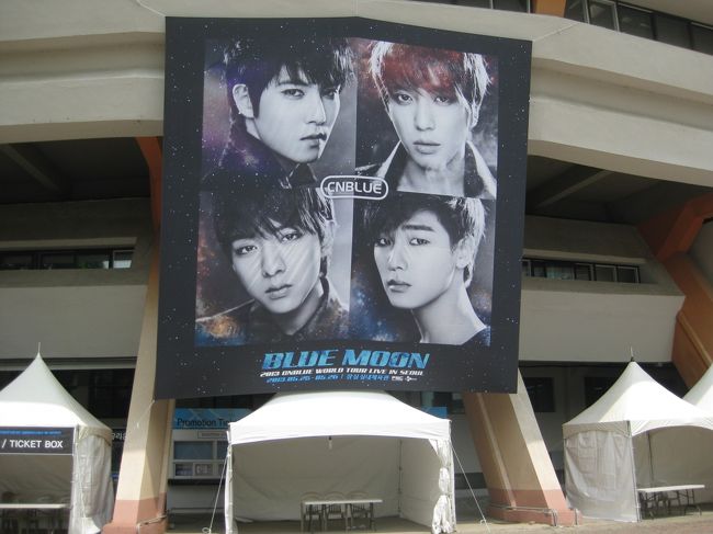 さて、コンサート一日目。<br />昼ごろ、一度会場へ。