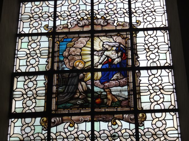 ベルギー・ブルージュ『ベギン会修道院』<br /><br />このステンドグラスは、「マリアとエリザベスの出会い」<br />が題材のものです。