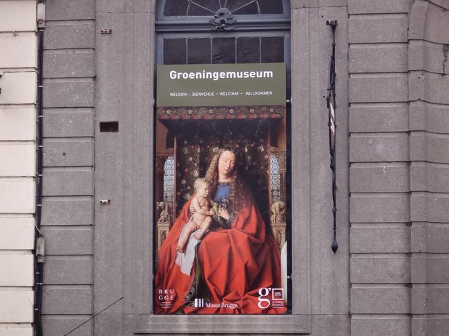 ベルギー・ブルージュ『グルーニング美術館』<br />（Groeninge Museum）<br /><br />《ファン・デル・パーレのいる聖母子像》<br />（Madonna met kanunnik Joris van der Paele）の<br />ポスターです。<br /><br />因みに、この絵画はアダムとイヴの彫刻等で<br />飾られた玉座に座り、幼児キリストを膝にした<br />聖母マリアが描かれたものです。