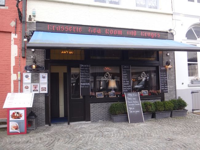 ベルギー・ブルージュ ベルギー料理レストラン<br />【Old Bruges】<br /><br />『魚市場』のすぐ前でベルギー料理の<br />レストラン オールド ブルージュを見つけました。<br />お隣では日本のテレビ局がグルメ番組の<br />取材をしていました。<br /><br />【De Visscherie】（ドゥ・フィッシェリー）、<br />http://www.visscherie.be/<br /><br />【Den Dyver】（デン・ダイヴァー）、<br />http://www.dyver.be/<br /><br />【'T Dreveken】（テ・デレフェケン）なども候補。