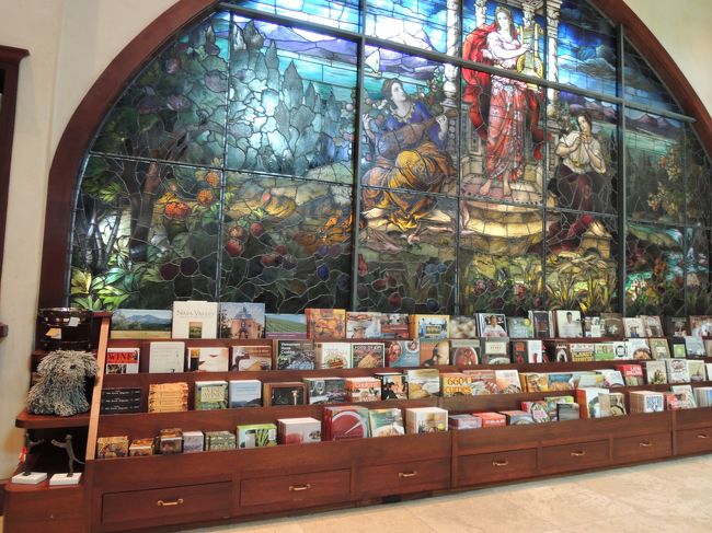 ステンドグラスがありました。<br />あったかい感じ。