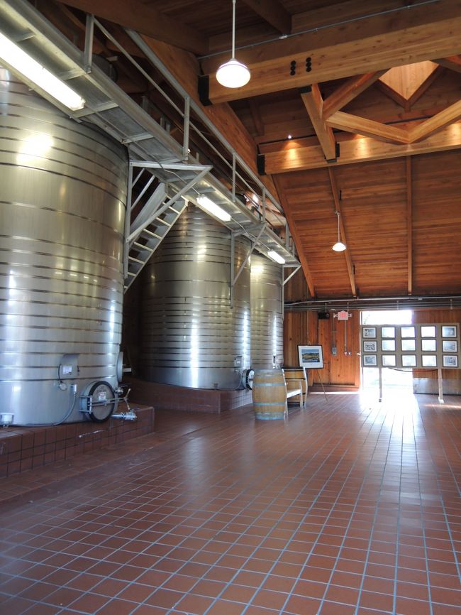 ここは、ワイナリー！という感じのところでした。大きな樽がたくさん！<br />でもここで時差の影響か、ただの飲みすぎか、私はダウン！めまい、頭痛、立ちくらみ。しまいには吐き気まで。一口飲んで中で休んでました。残念ーむー<br /><br />このあと、帰路について夜は家でゆっくり過ごしてました。いろいろ考えてくれた友達に感謝！