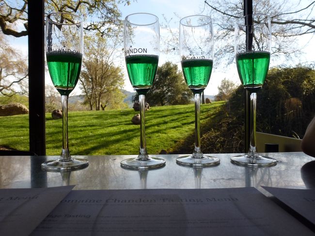 この日はSt.Patrick Dayだったので、ウェルカムドリンクがミドリに色づけされてました。