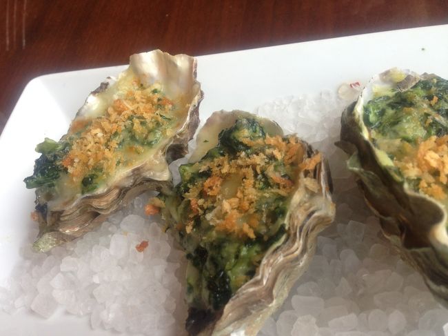 前菜でいただいた牡蠣とほうれん草のオーブン焼きは絶品！