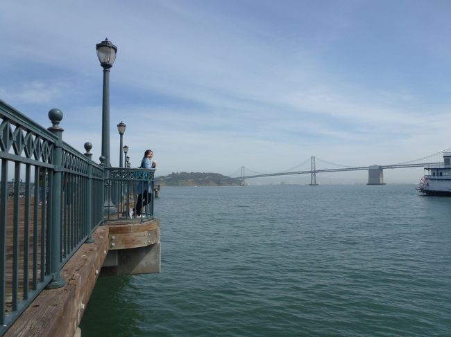 ちょっと寄り道。ピア７あたりで先っちょに行ってみました。<br />奥に見える島がアルカトラズ島。