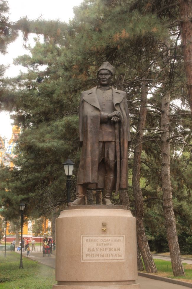 パンフィロフ将軍像<br /><br />カザフ系の顔だちのようです。<br />