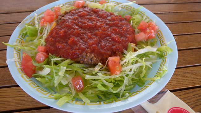 お昼ごはんは海の家でタコライス