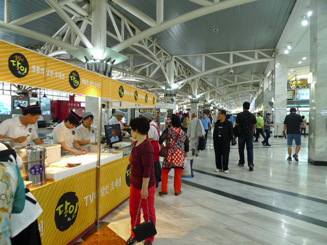 ここも広い<br />飲食店がたくさん