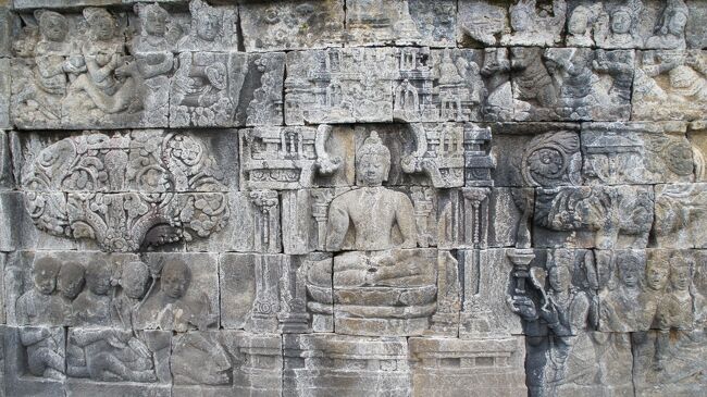 PARIWISATA JOGJA（17）ボロブドゥール遺跡の基壇周辺のレリーフ