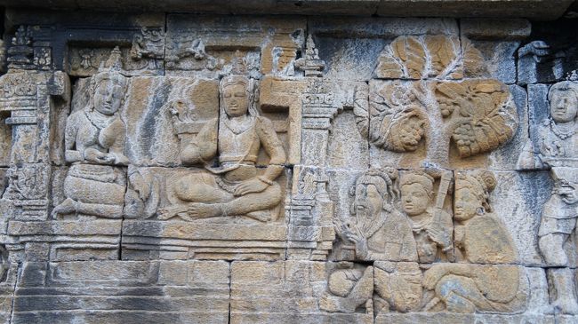 PARIWISATA JOGJA（15）世界遺産の仏教遺跡のボロブドゥールの仏伝図の 