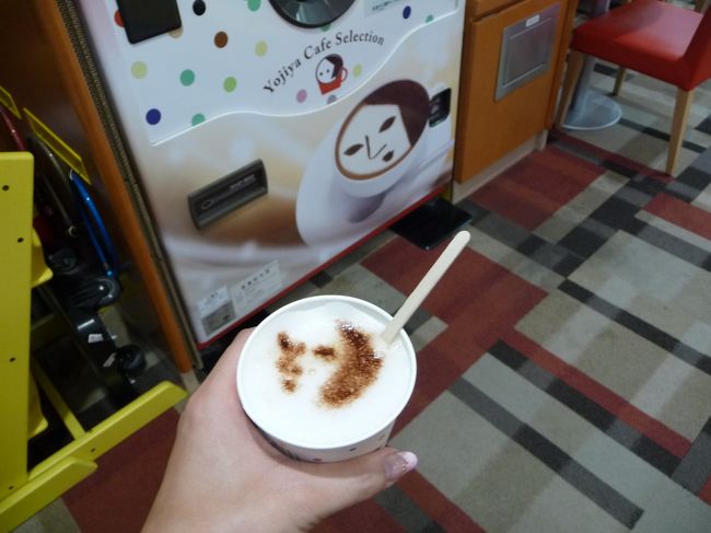 ANAターミナルにある、よーじやの自動販売機。<br />JALにはカフェ店舗があります。<br />自動販売機のほうが、クオリティは低いけど値段も安い（笑）