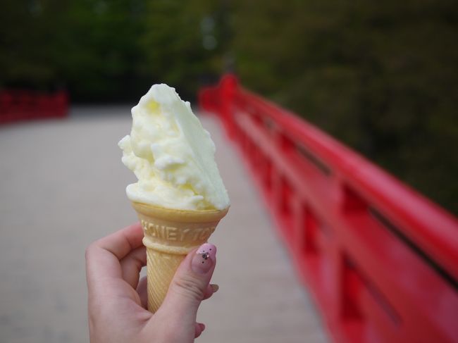 赤い橋とアイス