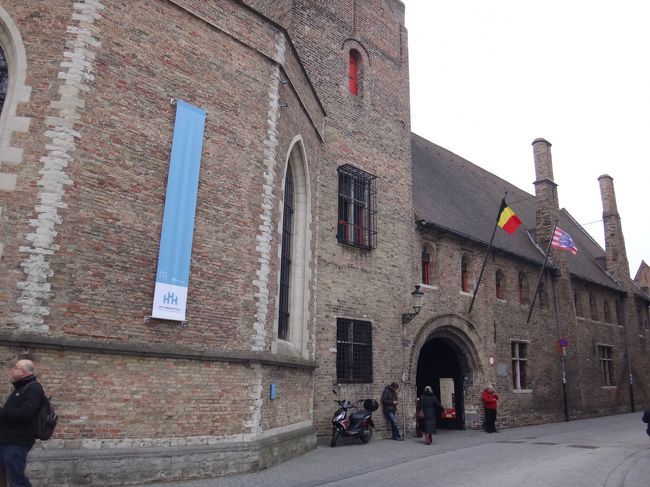 ベルギー・ブルージュ<br />『メムリンク美術館／聖ヨハネ施療院』<br />（Memlingmuseum／Sint-Janshospitaal）<br /><br />欧州最古の一つと言われる病院、12世紀の建造である<br />旧ヨハネ施療院の一部を美術館に転用されています。<br /><br />＜開館時間＞<br />火〜日曜　9:30〜17:00（最終入場16:30）<br /><br />＜入館料＞<br />26-64歳：8ユーロ<br />65歳以上：6ユーロ<br />12-25歳：6ユーロ<br />12歳未満：無料