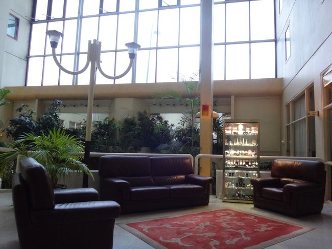 フランス・パリのホテル<br />『BEST WESTERN LE SAINT MAURICE』<br />（ベストウェスタン・ル・サン・モーリス）<br /><br />1階ロビーの写真です。