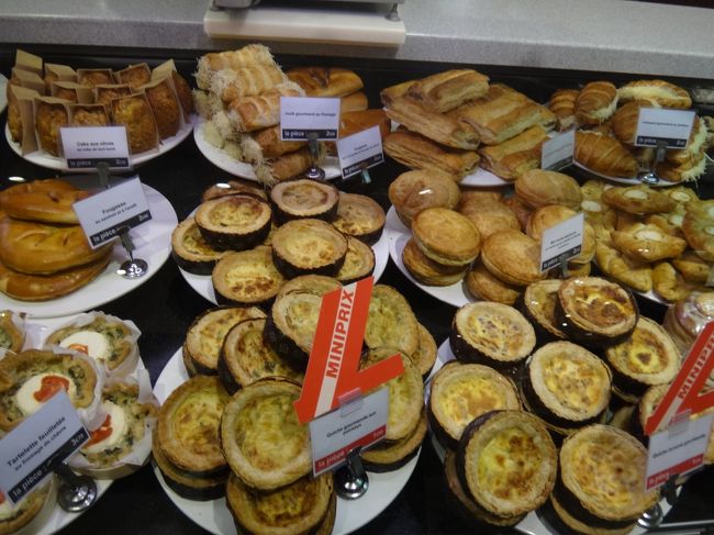 【MONOPRIX】（モノプリ）<br /><br />フランス語で記載されているため<br />何なのか分かりませんが、<br />多分フランスでは慣れ親しんだ料理なのでしょうね・・・。<br /><br />食べたことがなく、珍しかったので、<br />試しに買ってみることにしました。