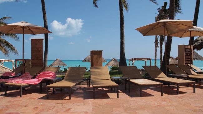 すっかり海に飽きた私達はプールに移動。<br />そもそものんびり過ごすということを<br />旅行先で出来ない夫婦。<br />リゾートなんかに来るもんじゃないのである。<br />でもいいの、来たかったから。