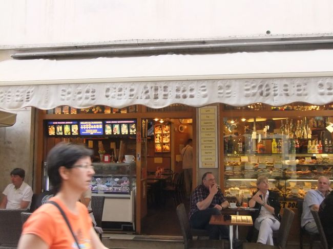 まずは、ジェラートを！<br />こちらの店で、ピスタチオを頂きました。<br />