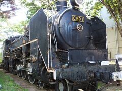 まだお腹があまり空かないので、定禅寺通りをそのまま進むと、広瀬川沿いに広がる西公園の一番端っこのほうに突き当たります。

機関車が置かれていました。

東北本線、常磐線で、１５年もの間、特急列車をけん引した東北地方に最もなじみの深い機関車だそうです。