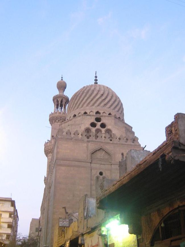 暗くならないうちにハーン・ハリーリまで歩きたいのですが、辺りは・・・