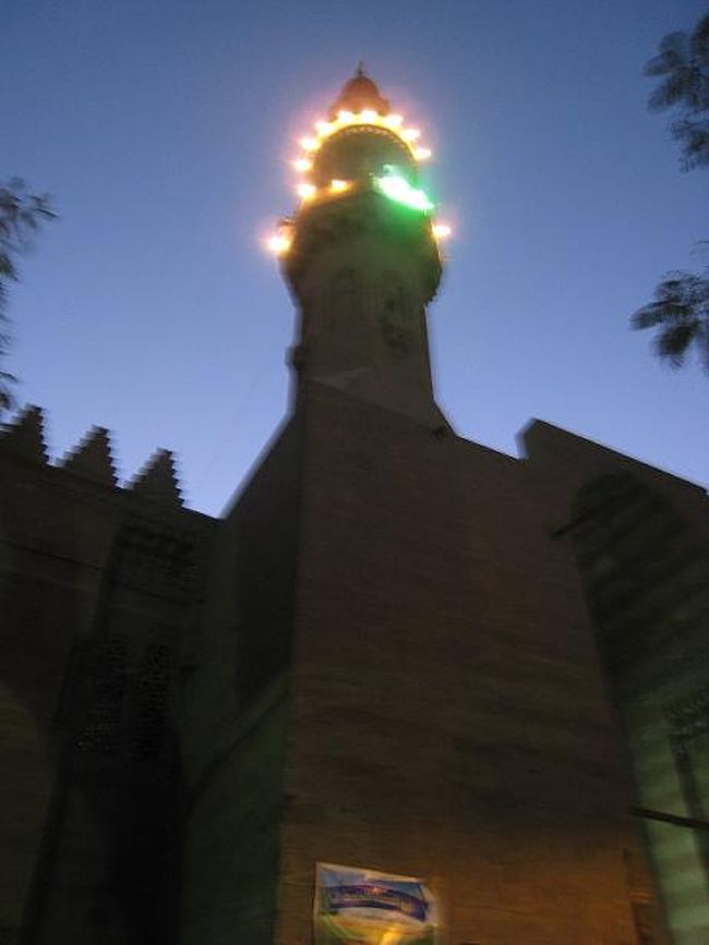 地図と目印になる塔をたよりに歩きます。